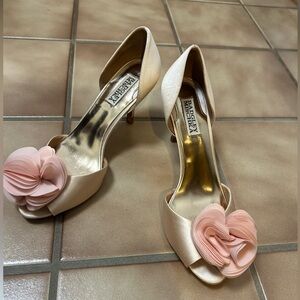 Badgley Mischka Thora pink satin size 8